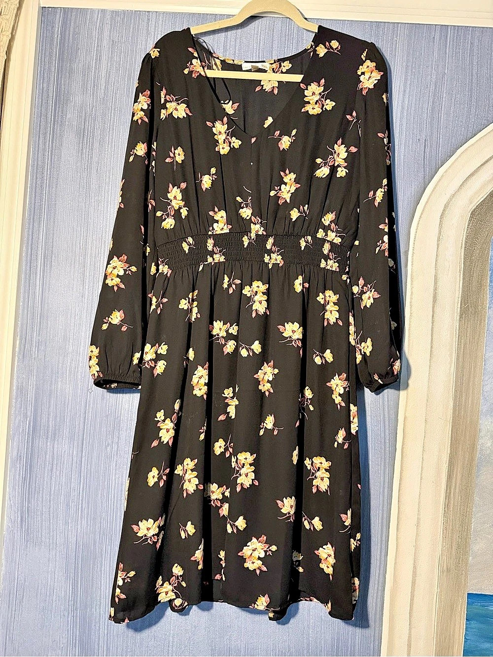 Nine Britton Floral Midi Dress in Black Size Large